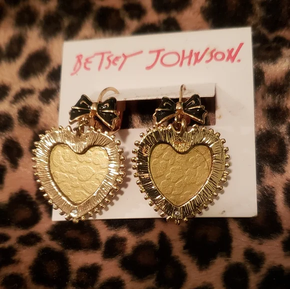 BETSEY JOHNSON Leopard Print Heart Drop Earrings w/ Bows and Gold-Tone Hardware - Picture 3 of 12